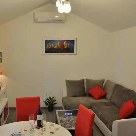 Apartment Lovelife Split